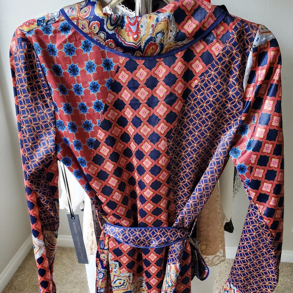 Revolve XXS Robe Jacket - Picture 5 of 5